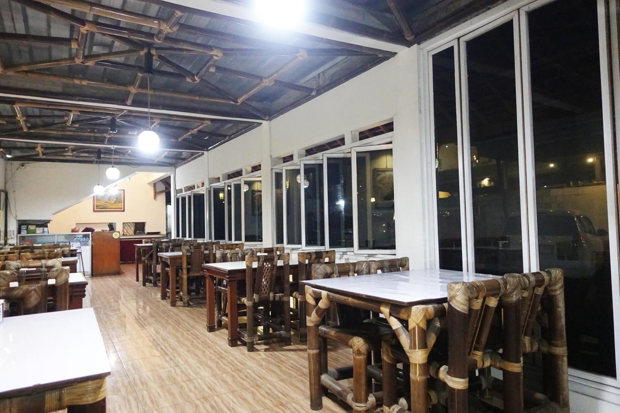 Saung Balibu Hotel Lembang Exterior photo