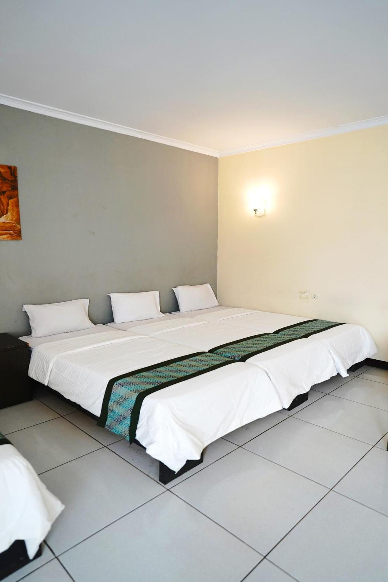 Saung Balibu Hotel Lembang Exterior photo