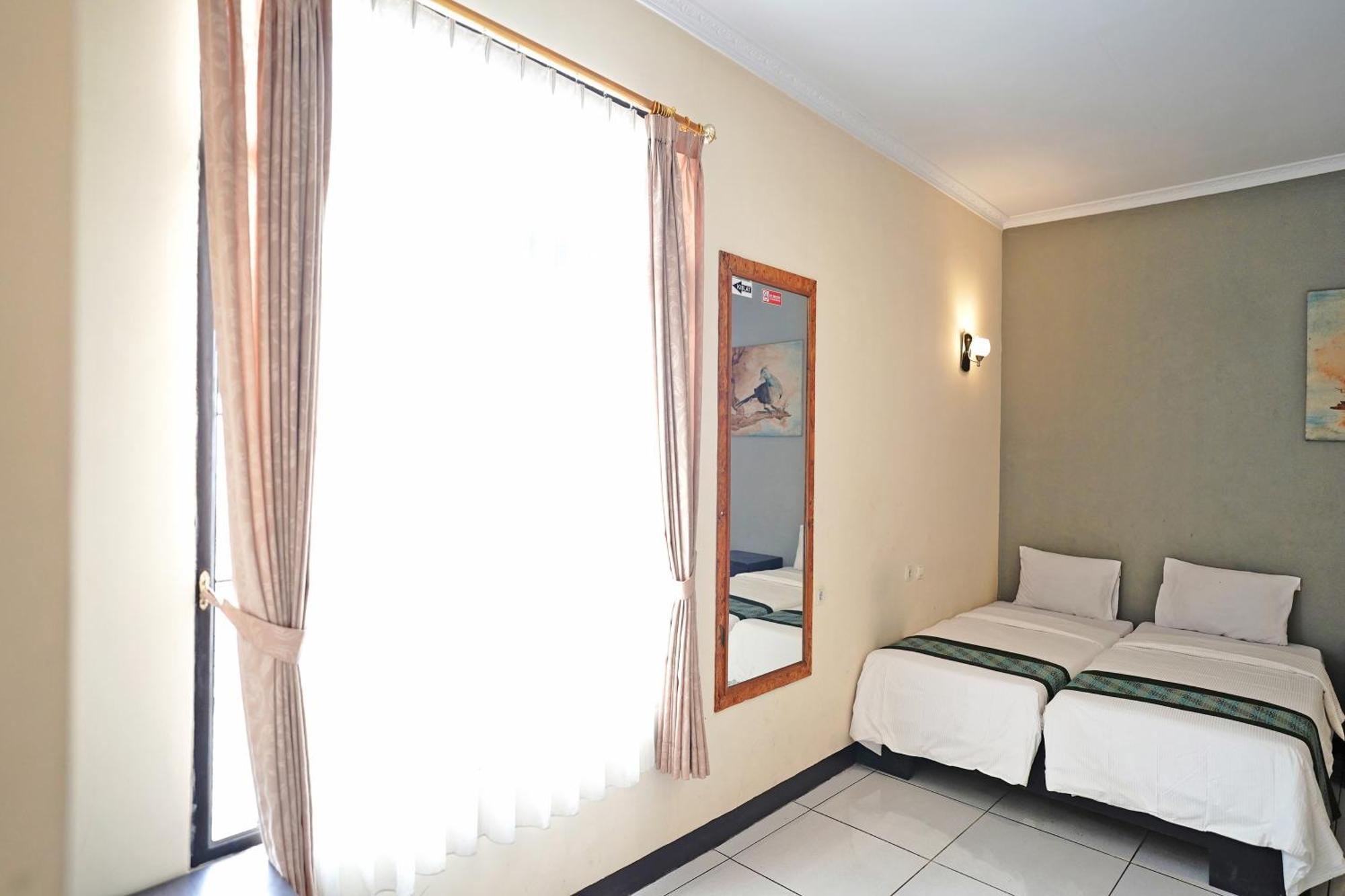 Saung Balibu Hotel Lembang Exterior photo