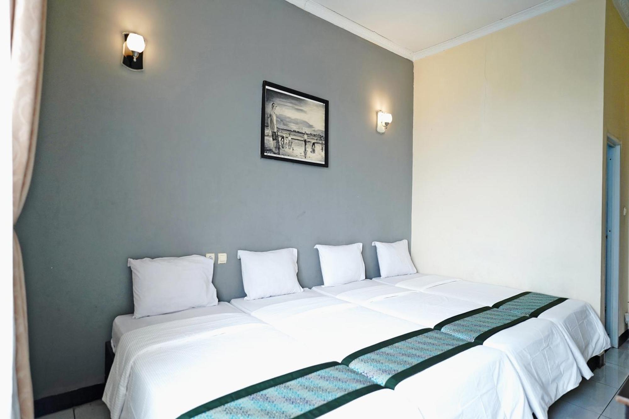 Saung Balibu Hotel Lembang Exterior photo