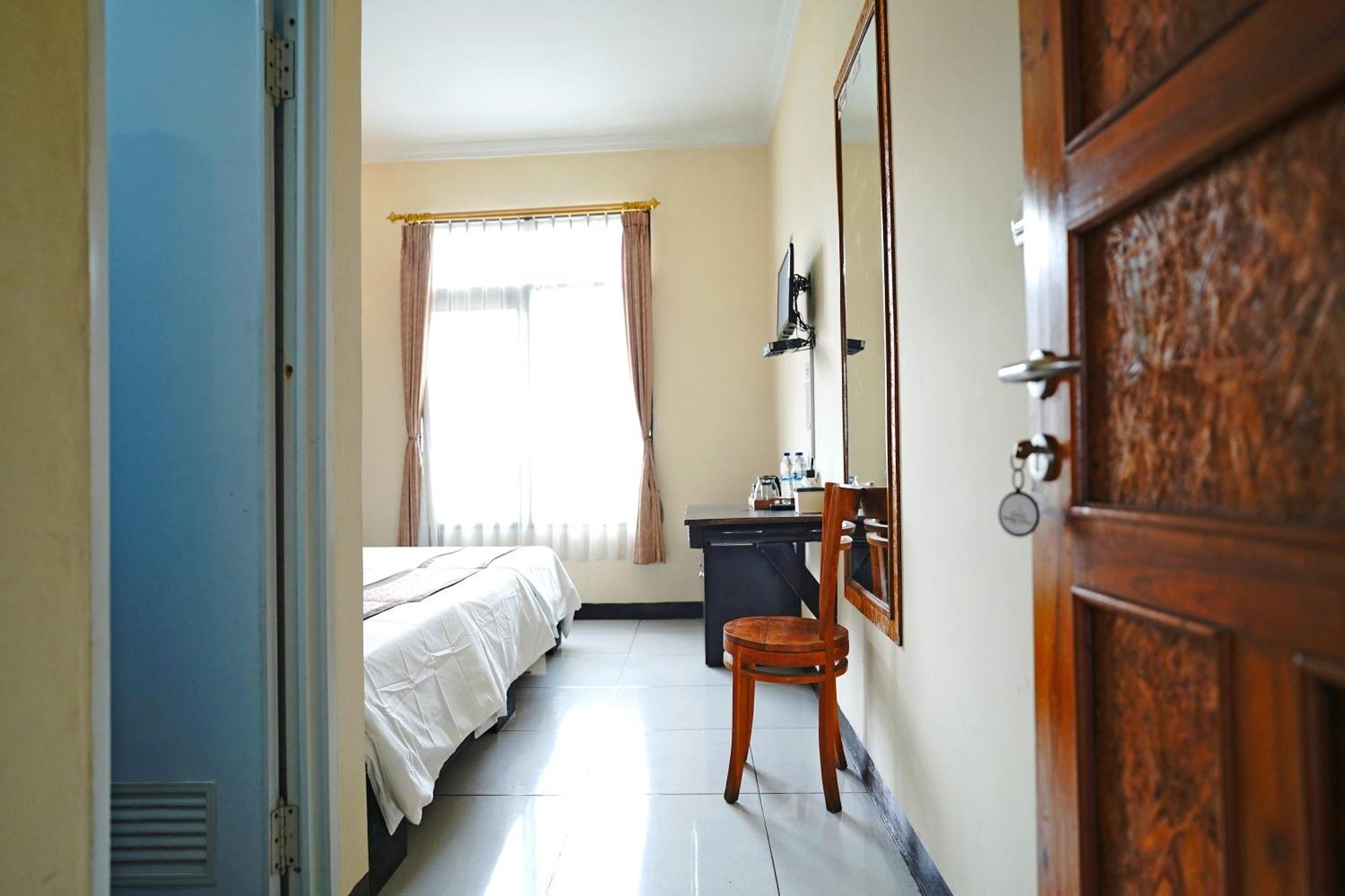 Saung Balibu Hotel Lembang Exterior photo
