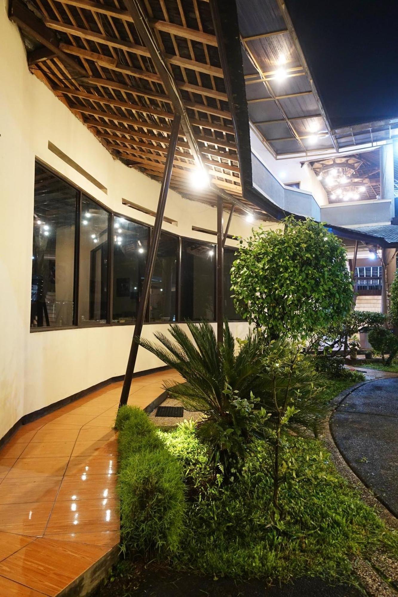 Saung Balibu Hotel Lembang Exterior photo