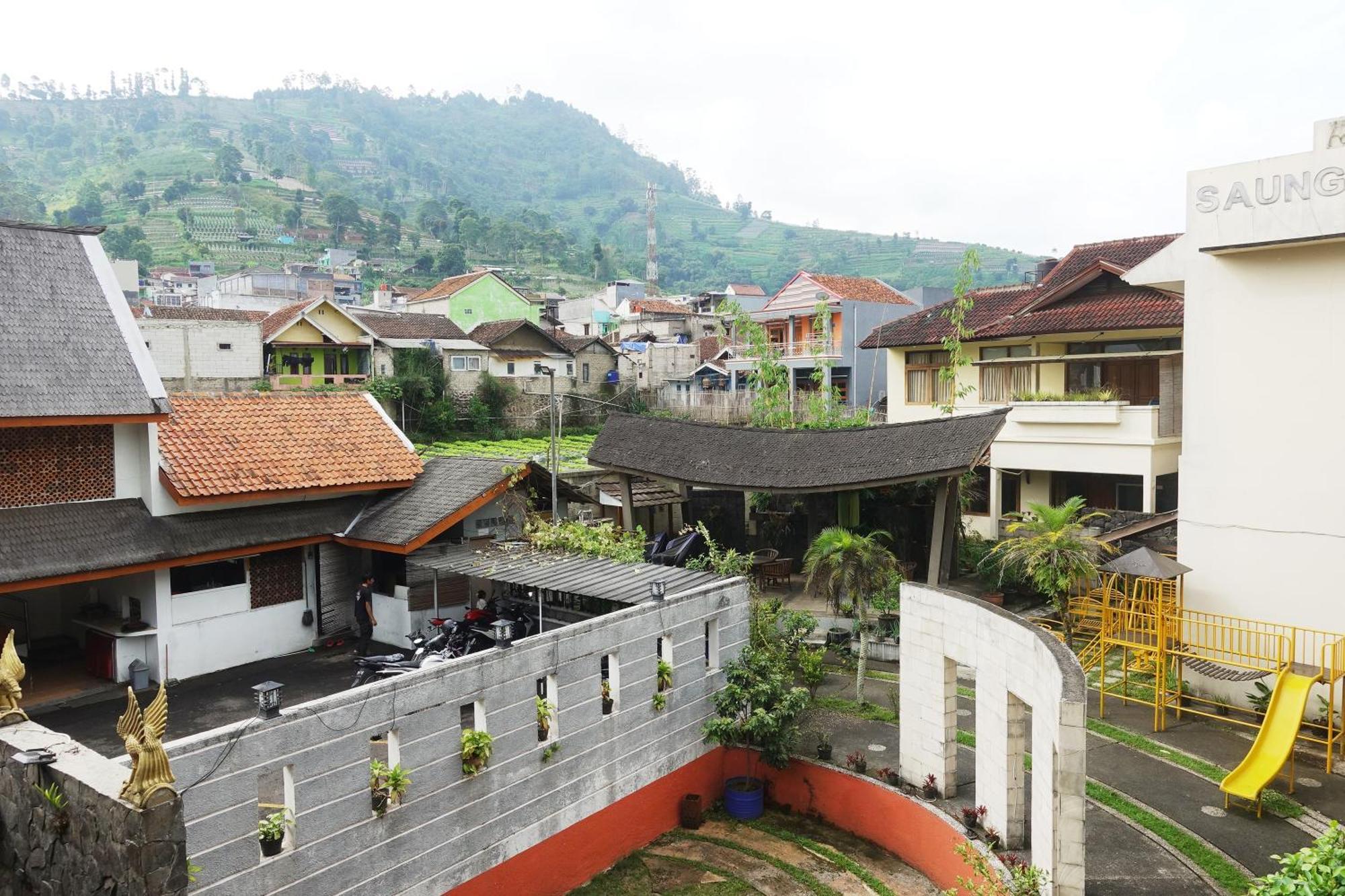 Saung Balibu Hotel Lembang Exterior photo