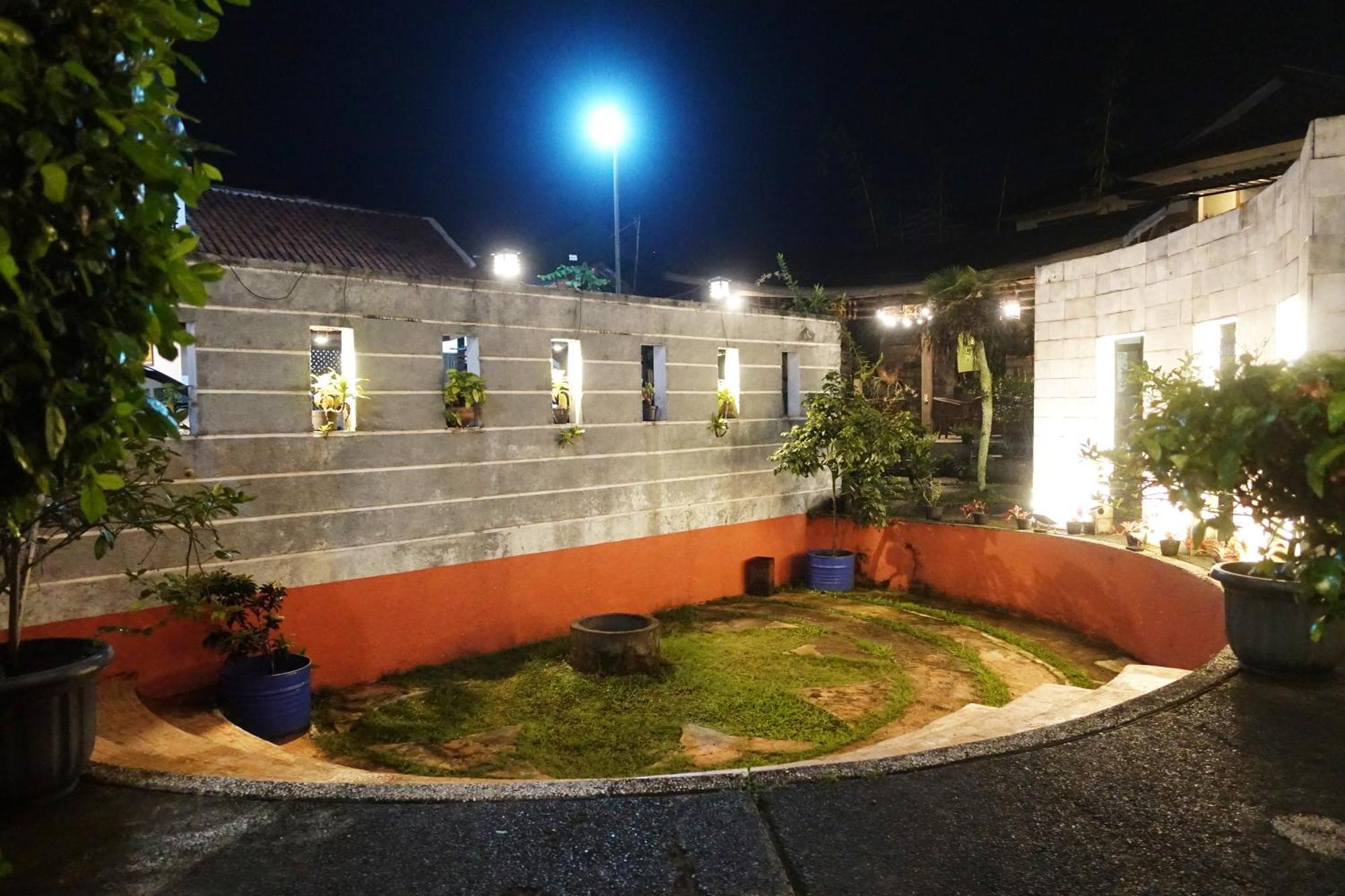 Saung Balibu Hotel Lembang Exterior photo