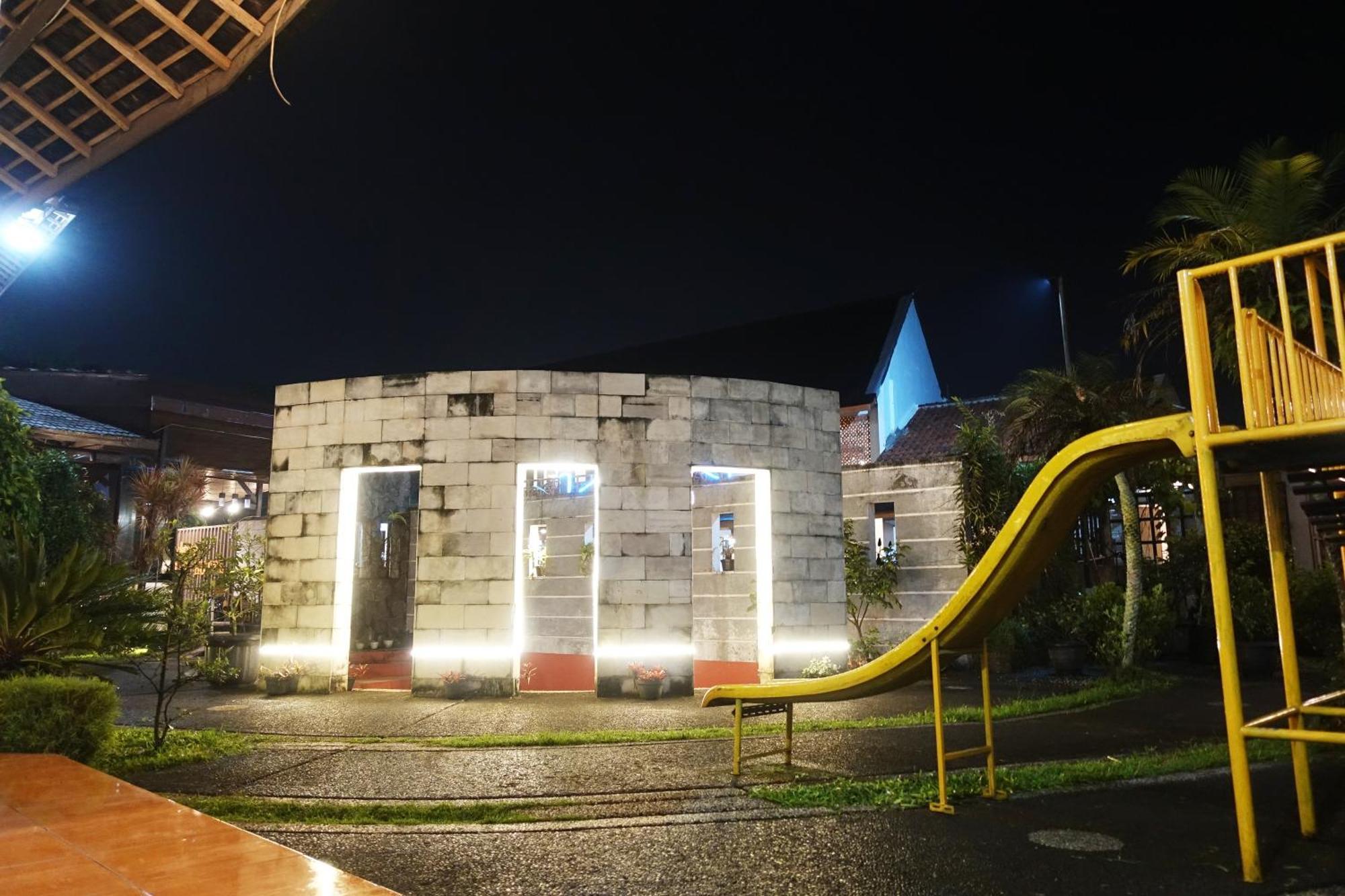 Saung Balibu Hotel Lembang Exterior photo