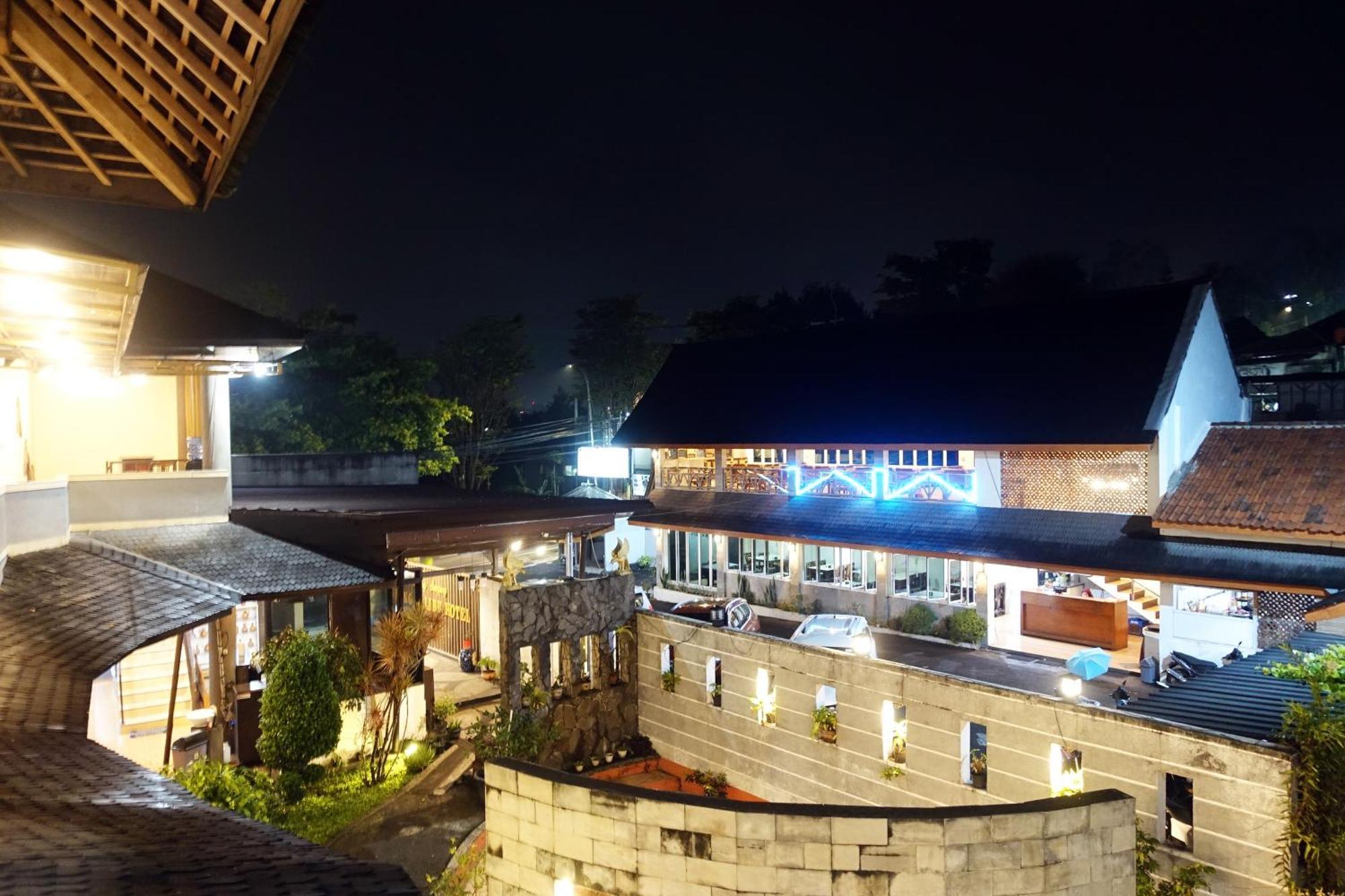 Saung Balibu Hotel Lembang Exterior photo